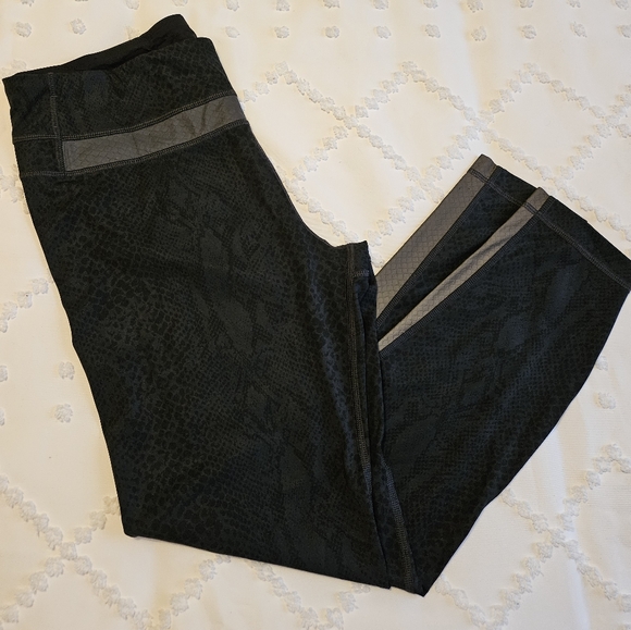 lululemon Snakeskin Leggings - Picture 2 of 6